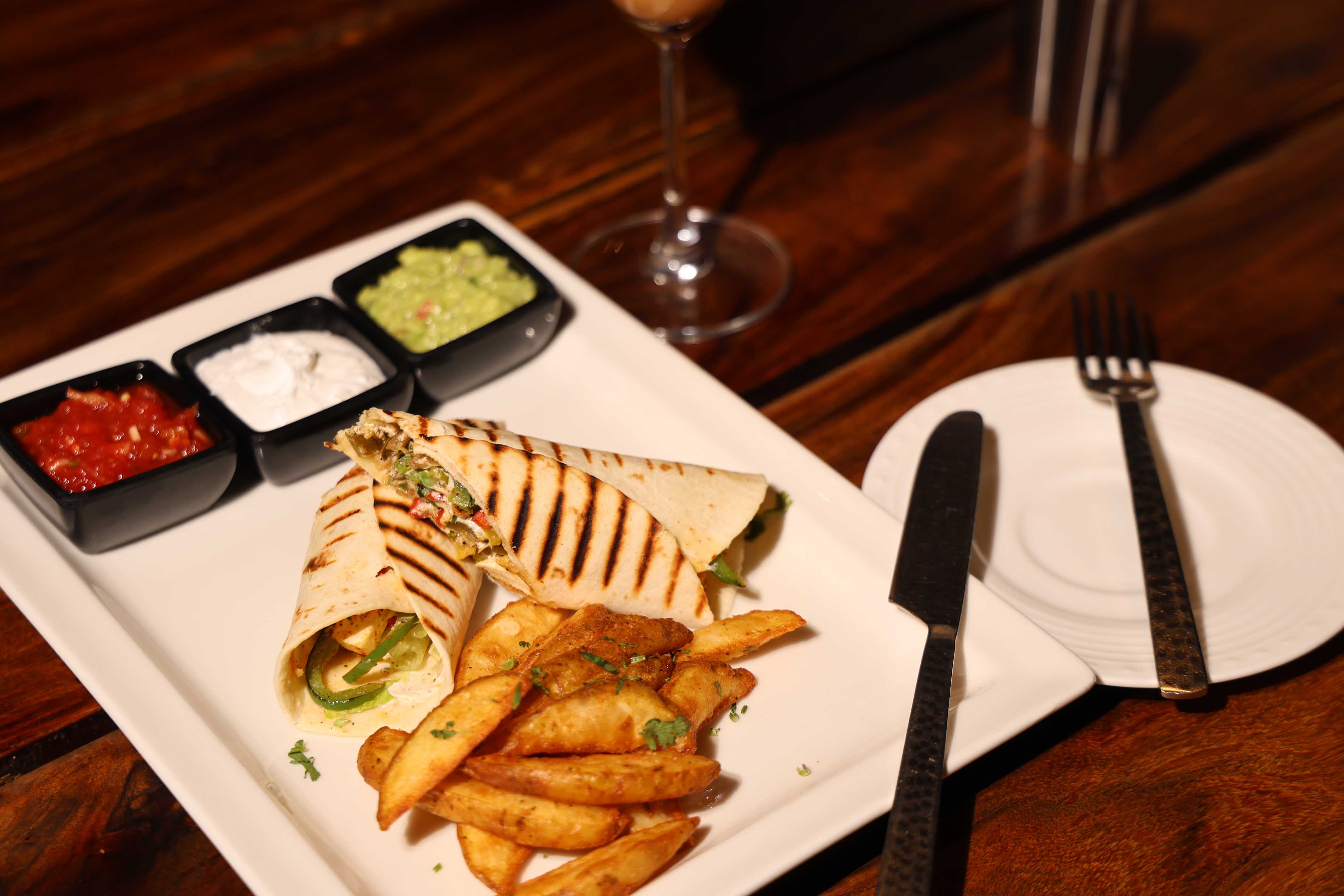 Best luxurious Food, Bar, Restro & Cafe in Connaught place in Delhi