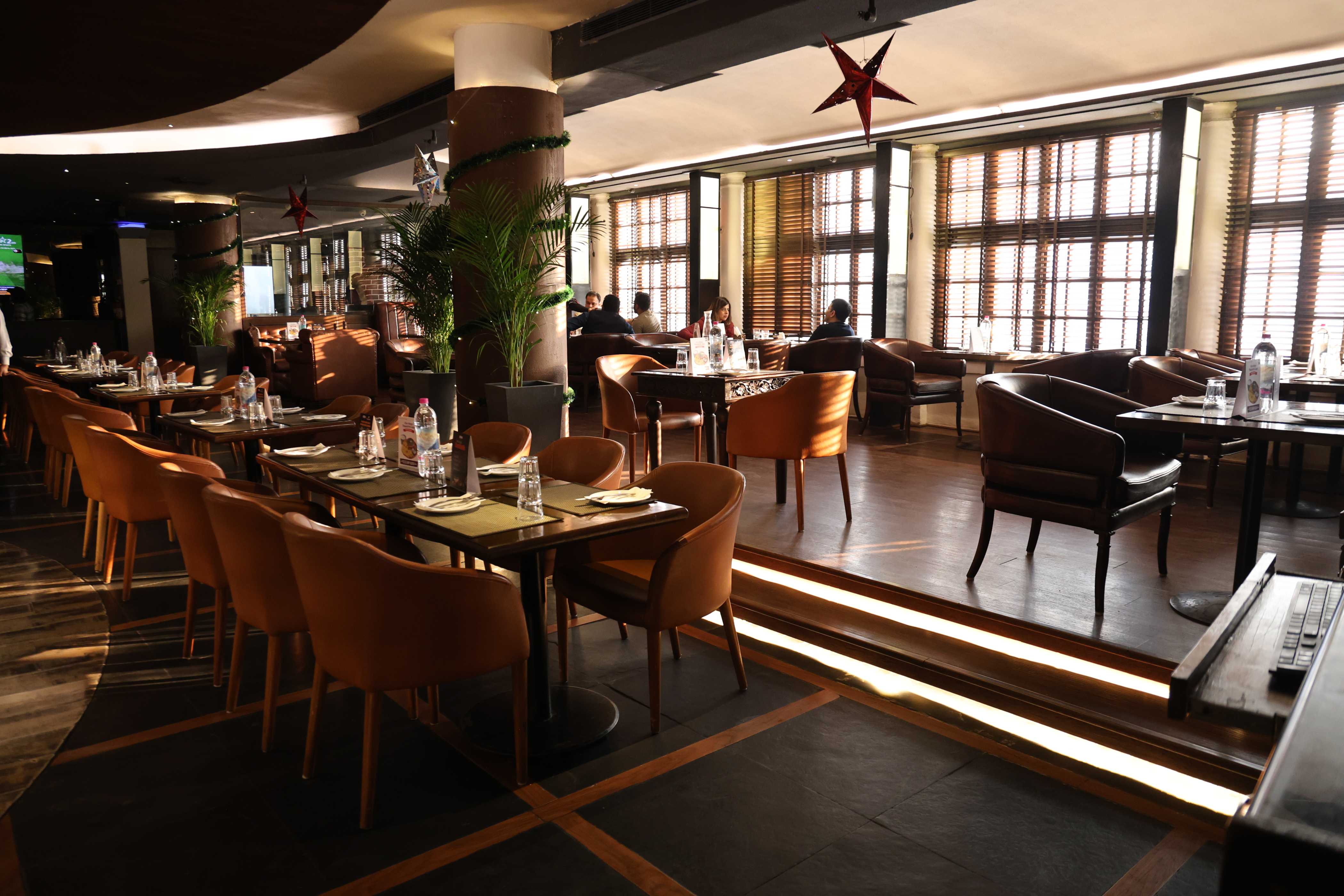 Best luxurious Food, Bar, Restro & Cafe in Connaught place in Delhi