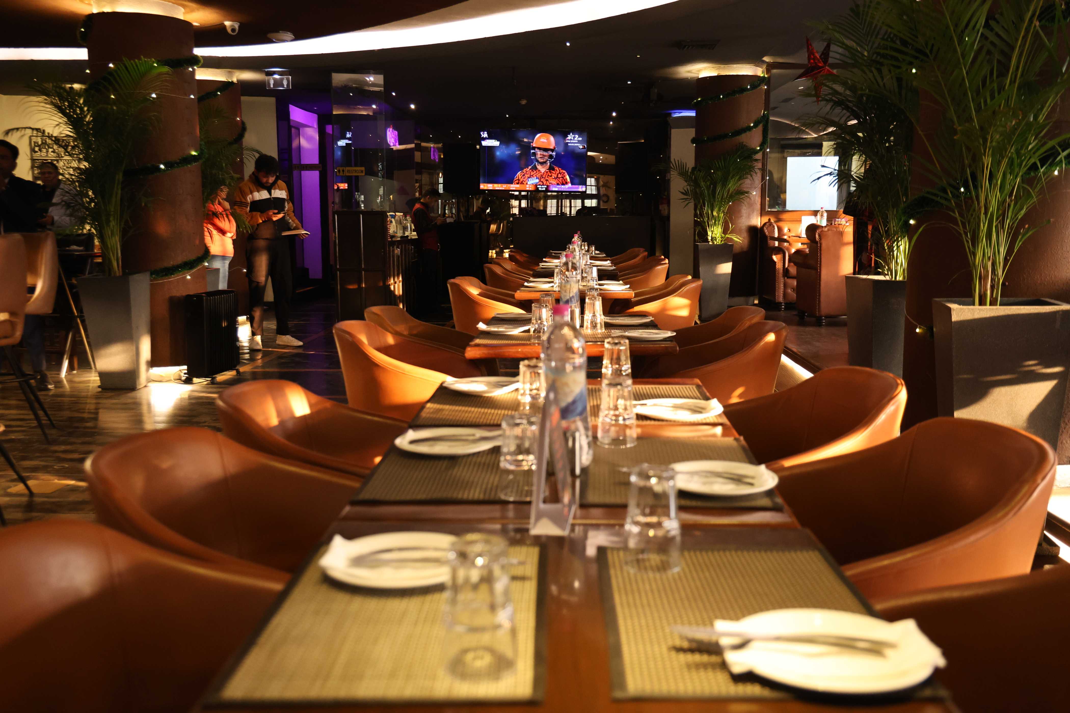 Best luxurious Food, Bar, Restro & Cafe in Connaught place in Delhi