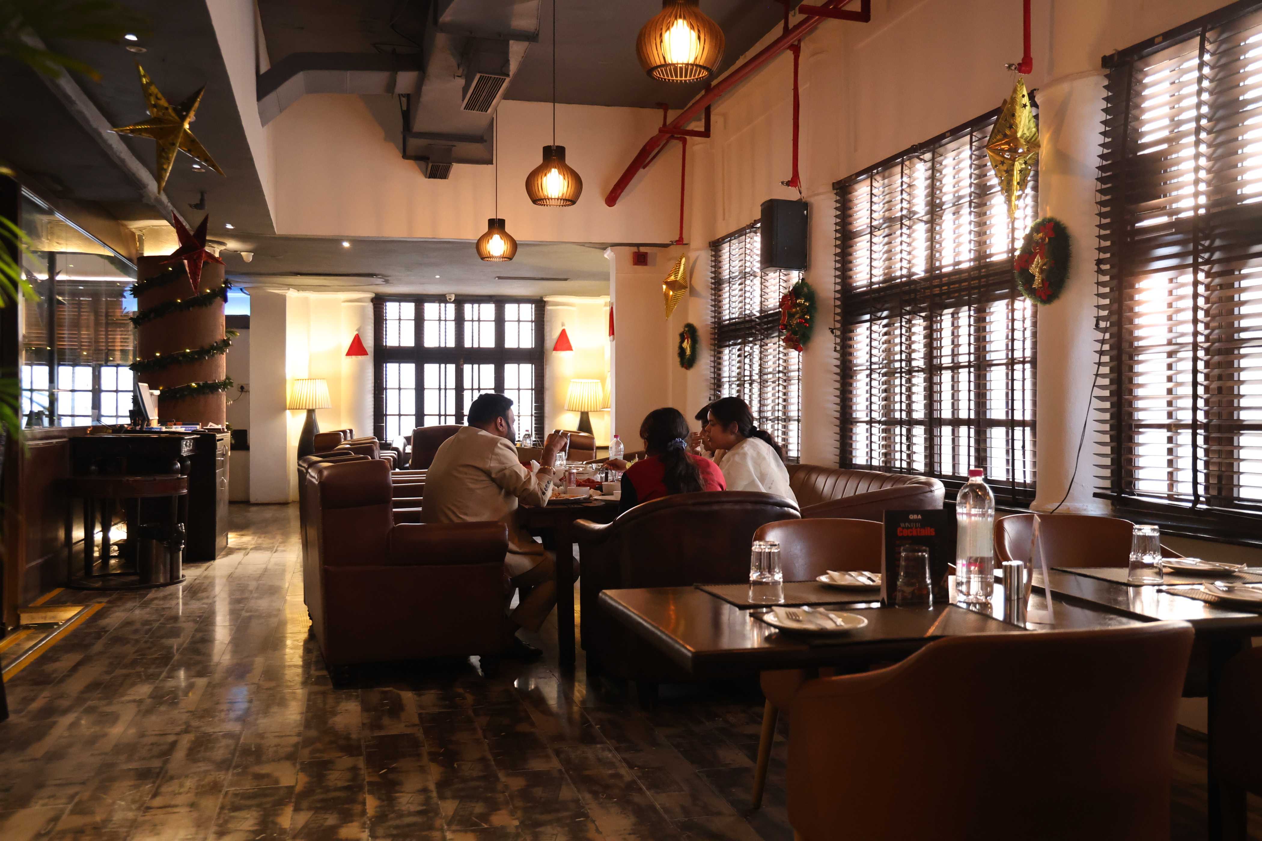 Best luxurious Food, Bar, Restro & Cafe in Connaught place in Delhi