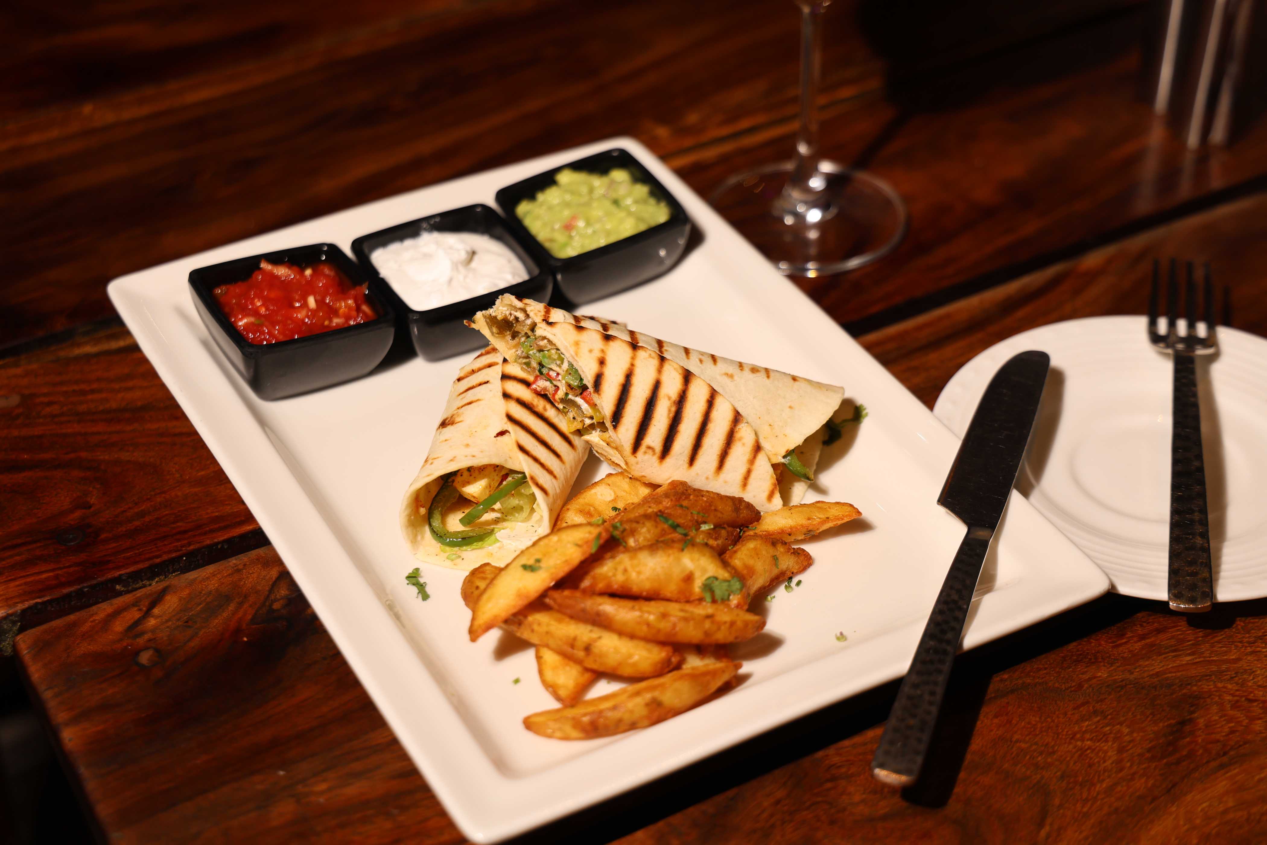 Best luxurious Food, Bar, Restro & Cafe in Connaught place in Delhi